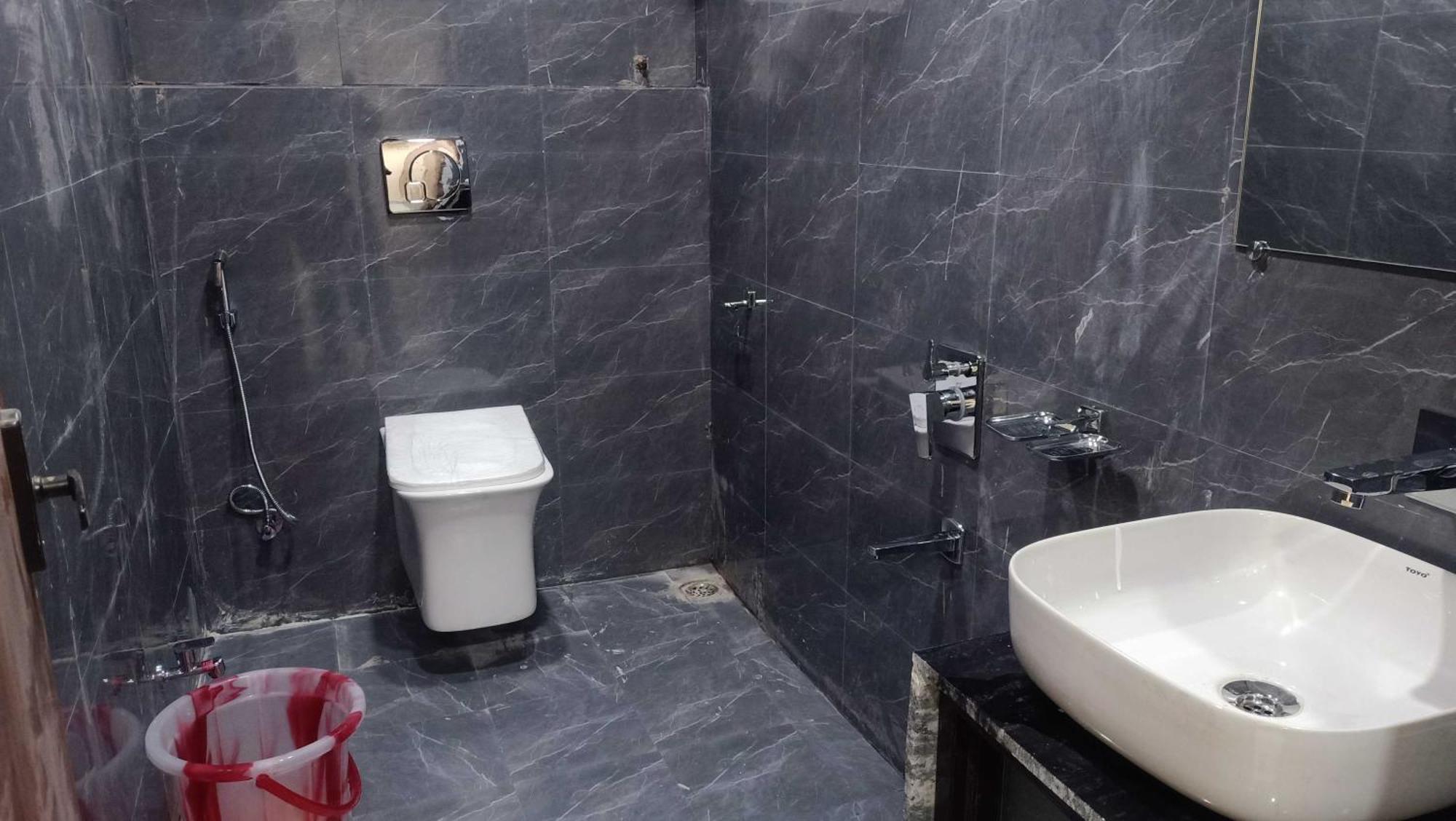 Super Townhouse Bank More Dhanbad Formerly Rise And Dine ภายนอก รูปภาพ